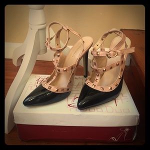 Black/Neutral studded shoes ❤️✨✨Super cute✨✨✨